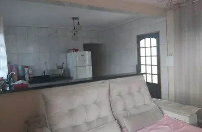 Linda chácara 3 dormitórios, varanda, piscina, rancho com churrasqueira à 100 metros do asfalto