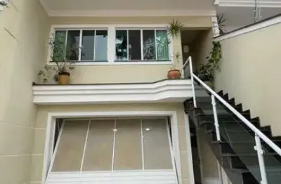 Casa em parada inglesa com 180.00 m² , 4 quarto(s) , 8 vaga(s).