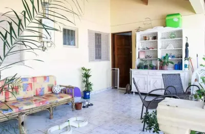 Casa em casa verde média com 270.00 m² , 6 quarto(s) , 5 vaga(s).