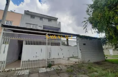 Sobrado triplex de esquina com quintal - oportunidade