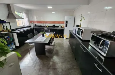 Sobrado padrão no alto boqueirão com ático e sacada ampla
