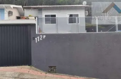 Casa de alvenaria à venda em forquilhas, são josé: 107m², 3 quartos, 1 suíte, 3 banheiros. r$630.000.