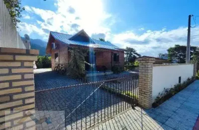 Casa de condomínio à venda em praia de fora, palhoça: 60m², 2 quartos, 1 suíte, 2 banheiros. confira!