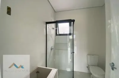 Casa geminada para locação na lagoa da conceição, florianópolis. 175m², 3 suítes, 4 banheiros. confira!