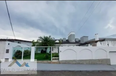 Alugue casa com 4 dormitórios em coqueiros, florianópolis. 170m², suíte, 2 banheiros, por r$7.000/mês.