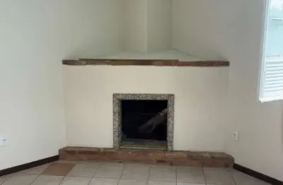 Casa 4 dorm., 2 suítes, 200m² em morro das pedras, florianópolis. aluguel r$7.000/mês. confira!