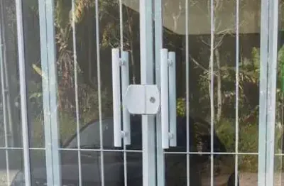 Loja para locação em aririu, palhoça: 110m², 2 banheiros, excelente localização. alugue por r$3.500!