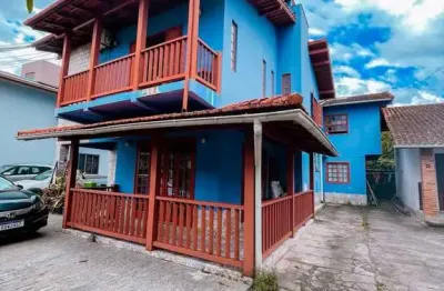 Casa para locação em João Paulo, Florianópolis: 150m², 3 dormitórios, 1 suíte, 3 banheiros. Alugue por R$ 5.500.