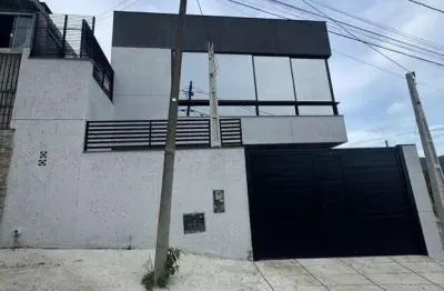 Casa à venda em Cacupé, Florianópolis: 208m², 3 dormitórios, 1 suíte, por R$ 1.990.000. Confira!