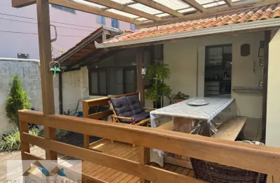 Casa para locação nos Ingleses, Florianópolis: 4 quartos, 3 banheiros, 100m². Conforto e espaço por R$8.000.