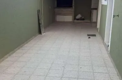 Alugue casa na Lagoa da Conceição, Florianópolis: 200m², 5 suítes, 5 banheiros, por R$ 9.000/mês.