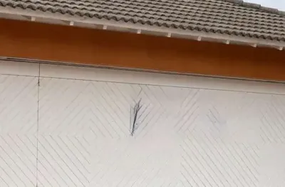 Casa à venda e locação na Lagoa da Conceição, Florianópolis: 450m², 4 suítes, 5 banheiros. Confira!