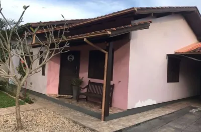 Casa à venda nos ingleses, florianópolis: 150m², 3 dormitórios, 2 suítes, 4 banheiros. r$840.000.