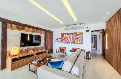 Casa de condomínio frontal ao mar de manguinhos, com piscina e sauna privativas.