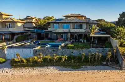 Linda casa condomínio fechado manguinhos pé na areia