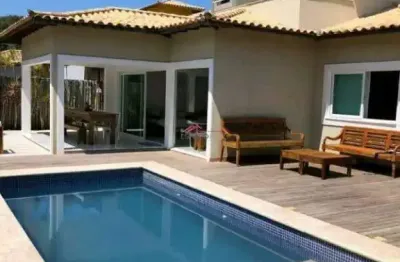 Casa moderna e independente, dentro de condomínio, com 05 quartos sendo 04 suítes, no centro de búzios ,