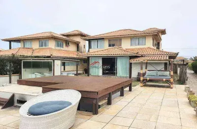 Casa à venda com 4 suítes dentro de condomínio pé na areia em manguinhos buzios