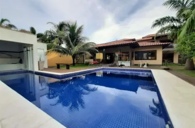 Maravilhosa casa na marina com 05 suítes, piscina e sauna, com 439m² de área construída em terreno de 1000m².