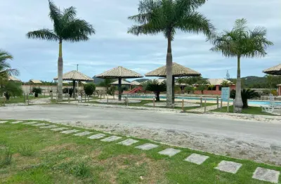 Terreno com 502 m² com testada de 25 m² condomínio em manguinhos