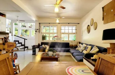 Casa reformada em condomínio à 100 metros da praia de manguinhos!