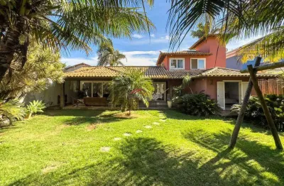 Casa em manguinhos com 4 suítes dentro de condomínio com infra completa