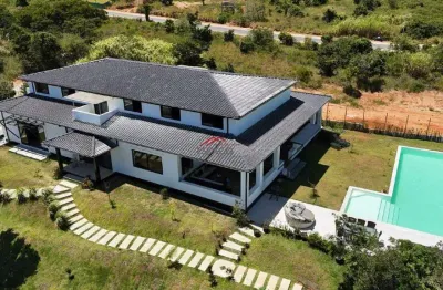 Casa com 10 suítes e piscina com terreno de 3.200m² em búzios