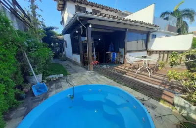 Casa à venda em condomínio com 03 quartos em geribá