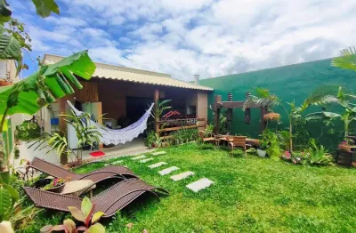 Casa linear à venda com 03 quartos à 800 metros da praia de tucuns