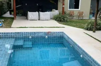 Geribá com 4 suítes e lazer completo, fora de condomínio a poucas qds da praia