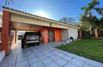 Casas e sobrados fora condomínio à venda no bairro --- - 3 vagas de garagem