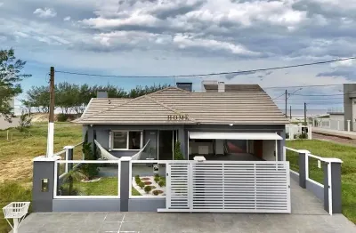 Maravilhosa casa em atlântida sul – apenas 50 metros da beira mar