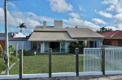 Casa à venda  em atlântida próximo ao centro e plataforma