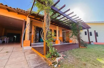 Residência com anexo próximo ao mar – apenas 100m da beira-mar!