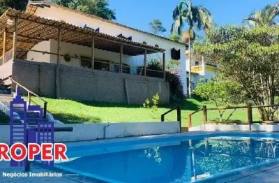 Linda chácara com 2.500 m²/ casa sede/ nascente à venda em condomínio fechado em atibaia