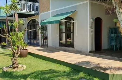 Excelente chácara de 1.400 m²/ casa sede/piscina/ espaço gourmet à venda em condomínio fechado em guararema