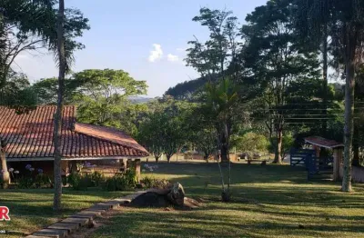 Excelente sitio com 125.000 m² com casa sede/piscina proximo a estrada do vinho em são roque