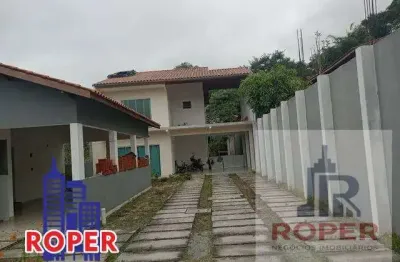 Excelente casa de 120 m²/4 dormitórios/8 vagas à venda em arujá