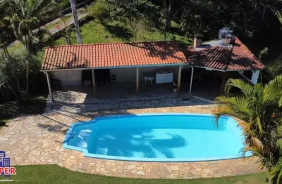 Excelente chácara de 5.000 m²/ casa sede/ piscina/ lago/ área gourmet à venda em arujá, são paulo