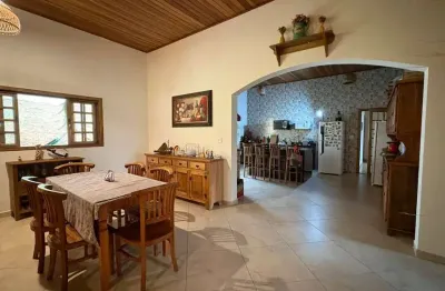 Chácara com escritura ( aceita financiamento) de 5.480 m²/casa sede e toda estrutura à venda em mairinque.