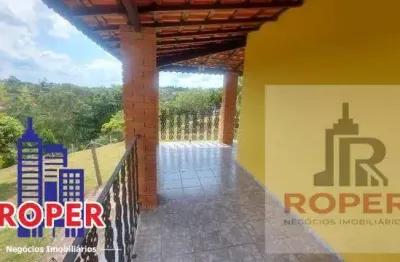 Excelente chácara com escritura e aceita financiamento de 3.800 m² com casa e piscina à venda em campo limpo paulista.