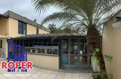 Linda casa de alto padrão com 480 m² área construída à venda no centro de ubatuba.