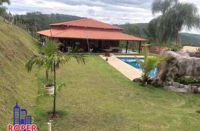 Linda chácara com 2.500 m²/casa sede/piscina/área gourmet à venda em condomínio fechado em guararema