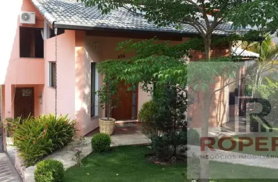 Linda Casa em Condomínio Fechado de Alto Padrão com 4 Dormitórios/4 Vagas à Venda em Arujá, São Paulo.