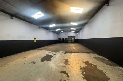 Excelente salão comercial com 300 m² (10 x 30 m²) com 3 salas/3banheiros para alugar próximo ao metrô vila prudente