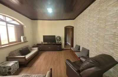 Linda casa com 171 m²/casa com 3 dorms + edicula à venda na vila formosa