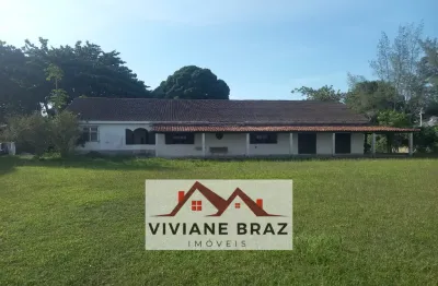 Vendo uma excelente casa com 6 quartos na praia do gavião