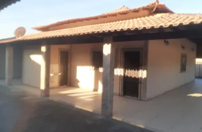 Vendo ótima casa com 2 quartos em araruama no bairro coqueiral