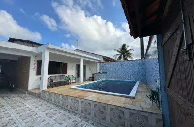Casa na praia com 2 quartos, piscina e área gourmet em peruíbe.