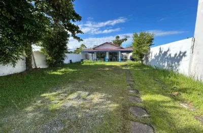 Casa com 2 quartos, espaço para piscina e jardim em itanhaém.