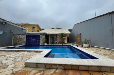 Casa na praia com piscina, 3 quartos e área gourmet em peruíbe.
